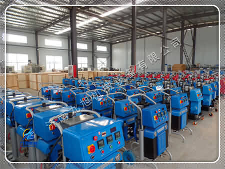 聚氨酯發(fā)泡設(shè)備如使用zui安全？使用時應(yīng)該注意什么？